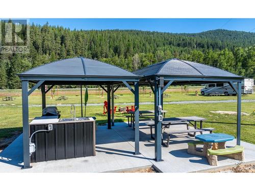 8623 3/95 Highway, Yahk, BC 