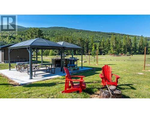 8623 3/95 Highway, Yahk, BC 