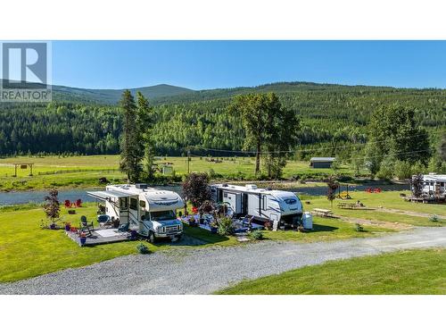 8623 3/95 Highway, Yahk, BC 