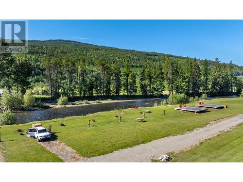 8623 3/95 Highway, Yahk, BC 