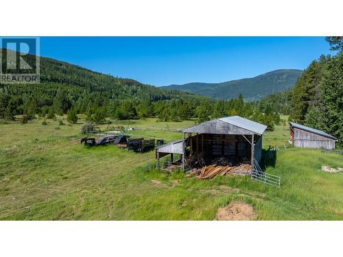 8623 3/95 Highway, Yahk, BC 