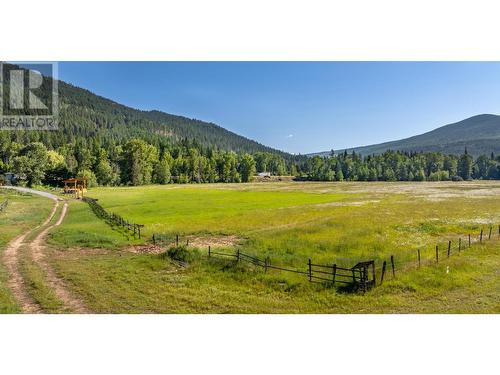 8623 3/95 Highway, Yahk, BC 