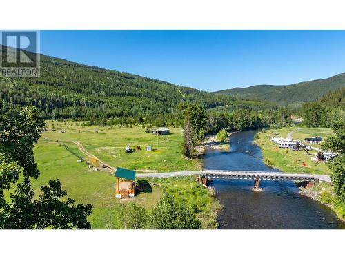 8623 3/95 Highway, Yahk, BC 