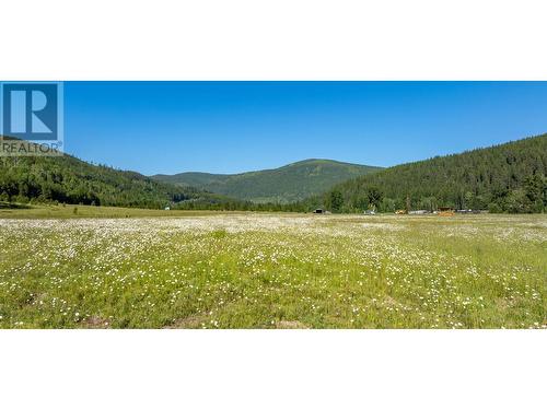 8623 3/95 Highway, Yahk, BC 