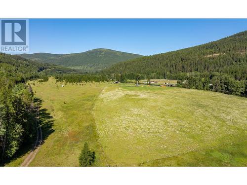 8623 3/95 Highway, Yahk, BC 