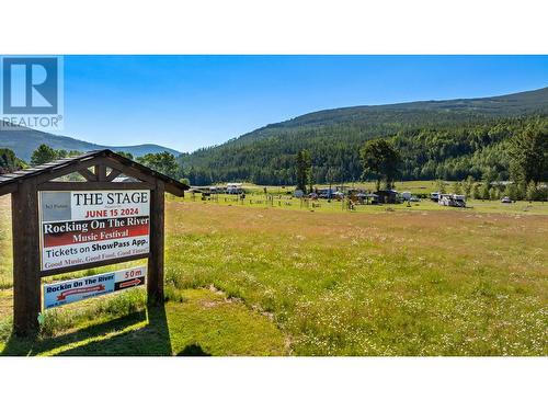 8623 3/95 Highway, Yahk, BC 