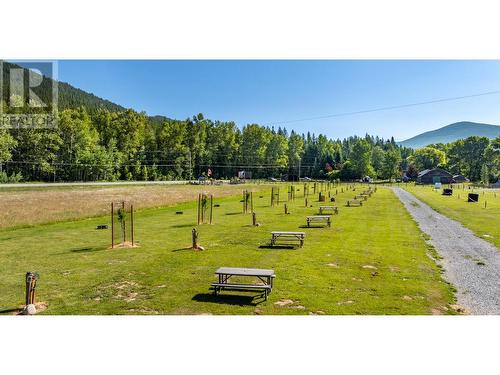 8623 3/95 Highway, Yahk, BC 