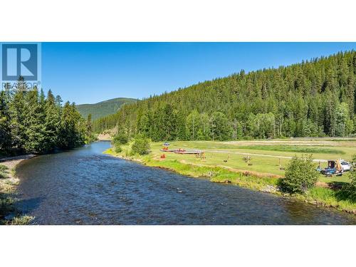 8623 3/95 Highway, Yahk, BC 