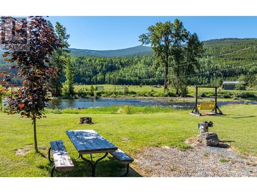 8623 3/95 Highway, Yahk, BC 