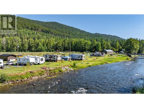 8623 3/95 Highway, Yahk, BC 