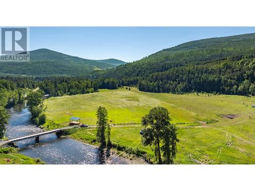 8623 3/95 Highway, Yahk, BC 