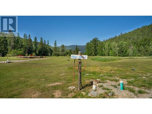 8623 3/95 Highway, Yahk, BC 