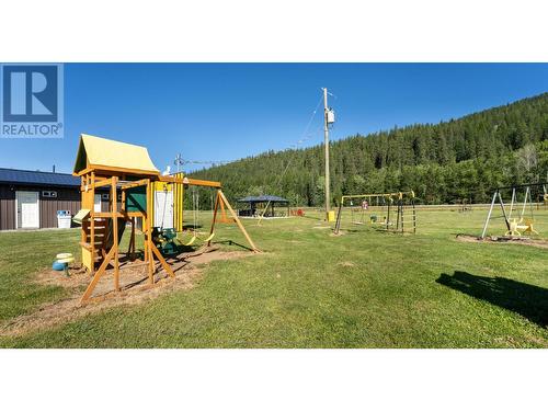 8623 3/95 Highway, Yahk, BC 