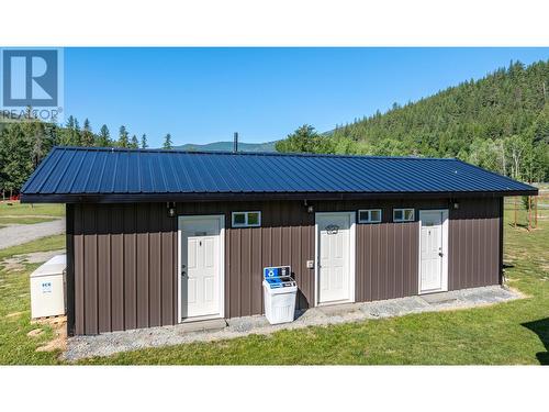 8623 3/95 Highway, Yahk, BC 