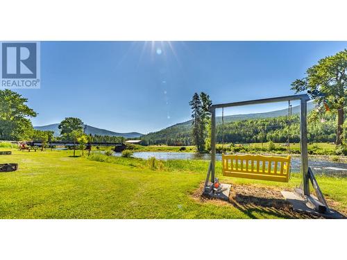 8623 3/95 Highway, Yahk, BC 