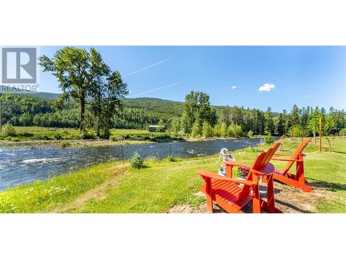 8623 3/95 Highway, Yahk, BC 