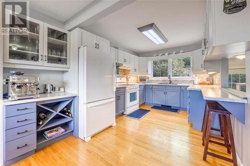 6730 O'Banwell Street, Plympton-Wyoming, ON - Indoor Photo Showing Kitchen