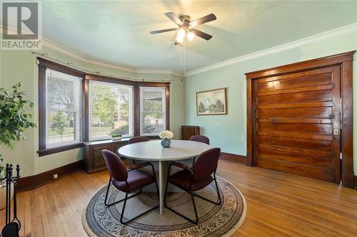 141 Wellington Street, Sarnia, ON - Indoor Photo Showing Dining Room