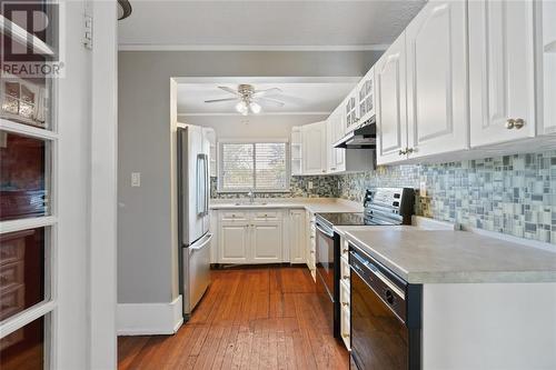 141 Wellington Street, Sarnia, ON - Indoor Photo Showing Kitchen