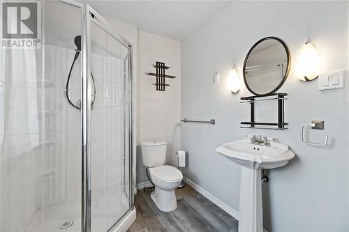 141 Wellington Street, Sarnia, ON - Indoor Photo Showing Bathroom