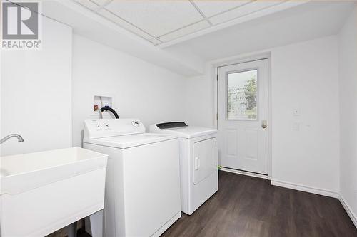 326 College Avenue North, Sarnia, ON - Indoor Photo Showing Laundry Room