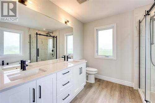 3524 Paul Crescent, Plympton-Wyoming, ON - Indoor Photo Showing Bathroom