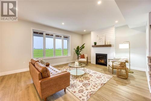 3524 Paul Crescent, Plympton-Wyoming, ON - Indoor Photo Showing Living Room With Fireplace