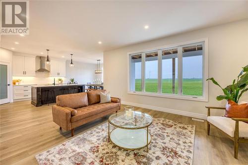 3524 Paul Crescent, Plympton-Wyoming, ON - Indoor Photo Showing Living Room