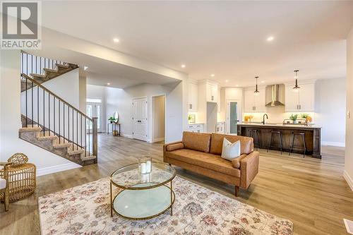 3524 Paul Crescent, Plympton-Wyoming, ON - Indoor Photo Showing Living Room