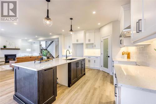 3524 Paul Crescent, Plympton-Wyoming, ON - Indoor Photo Showing Kitchen With Upgraded Kitchen