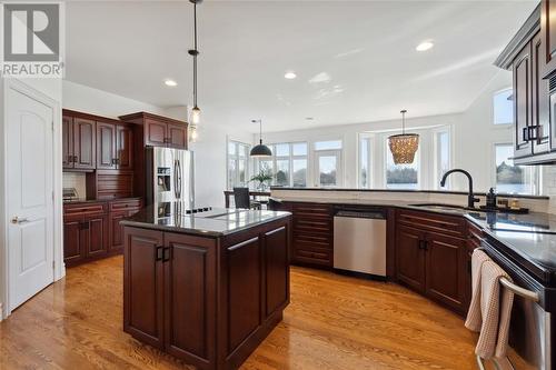 1496 Blackwell Road, Sarnia, ON - Indoor Photo Showing Kitchen With Upgraded Kitchen