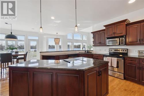 1496 Blackwell Road, Sarnia, ON - Indoor Photo Showing Kitchen With Upgraded Kitchen