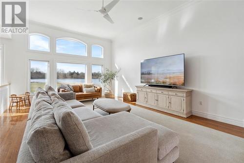 1496 Blackwell Road, Sarnia, ON - Indoor Photo Showing Living Room