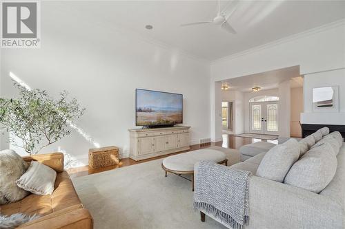 1496 Blackwell Road, Sarnia, ON - Indoor Photo Showing Living Room