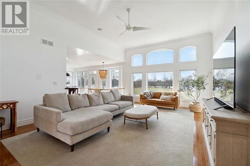 1496 Blackwell Road, Sarnia, ON - Indoor Photo Showing Living Room