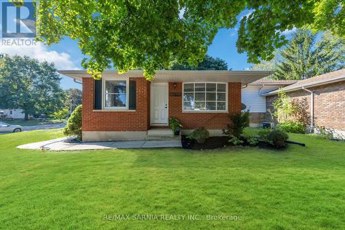 4049 Charlie Street, Petrolia, ON - Outdoor