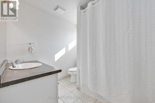 4049 Charlie Street, Petrolia, ON - Indoor Photo Showing Bathroom