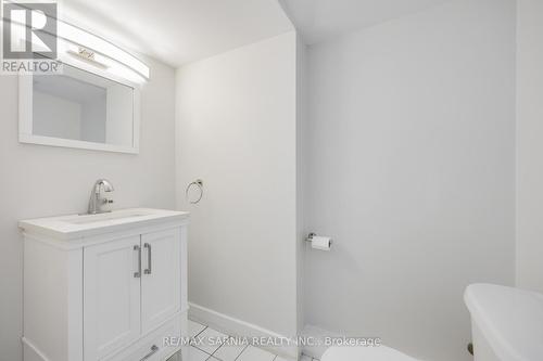 4049 Charlie Street, Petrolia, ON - Indoor Photo Showing Bathroom