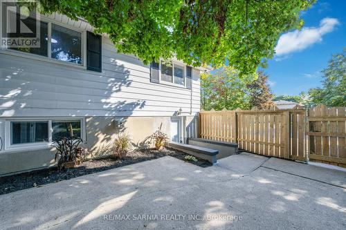 4049 Charlie Street, Petrolia, ON - Outdoor