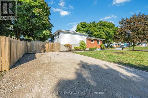 4049 Charlie Street, Petrolia, ON - Outdoor