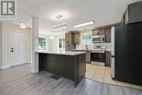 4049 Charlie Street, Petrolia, ON - Indoor Photo Showing Kitchen