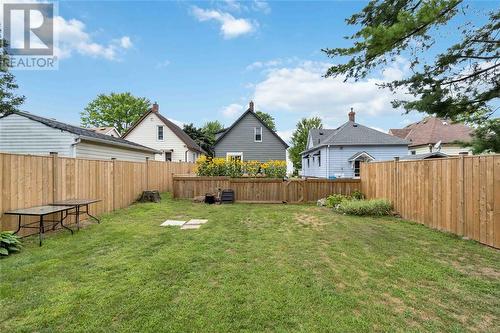 140 St Vincent Street, Sarnia, ON - Outdoor With Backyard