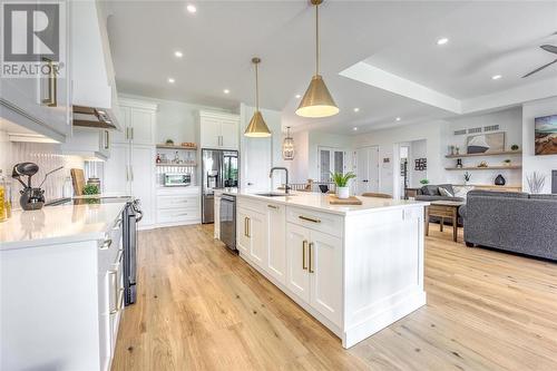 3765 Queen Street, Plympton-Wyoming, ON - Indoor Photo Showing Kitchen With Upgraded Kitchen