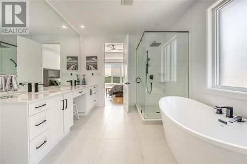 3765 Queen Street, Plympton-Wyoming, ON - Indoor Photo Showing Bathroom