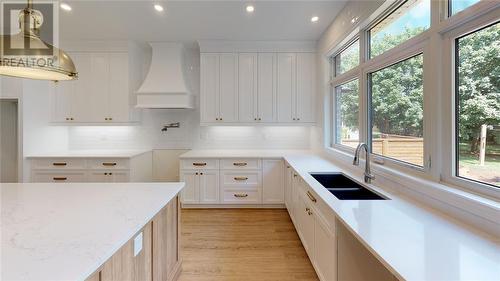 485 Julianna Court, Plympton-Wyoming, ON - Indoor Photo Showing Kitchen With Double Sink With Upgraded Kitchen