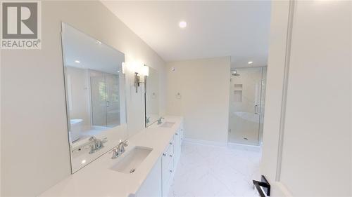 485 Julianna Court, Plympton-Wyoming, ON - Indoor Photo Showing Bathroom