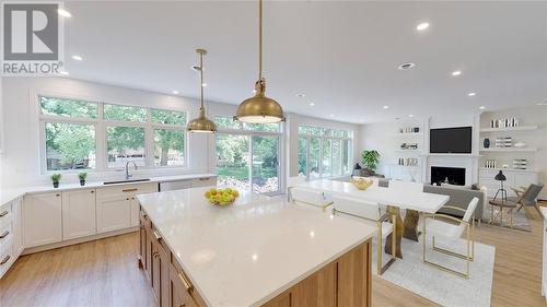 485 Julianna Court, Plympton-Wyoming, ON - Indoor Photo Showing Kitchen With Upgraded Kitchen