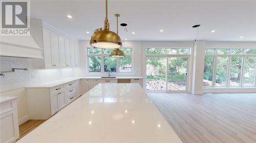 485 Julianna Court, Plympton-Wyoming, ON - Indoor Photo Showing Kitchen With Upgraded Kitchen