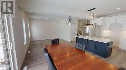 639 Ketter Way, Plympton-Wyoming, ON - Indoor Photo Showing Kitchen With Upgraded Kitchen