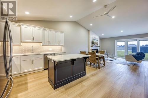 435 Queen Street Unit# 26, St Clair, ON - Indoor Photo Showing Kitchen With Upgraded Kitchen